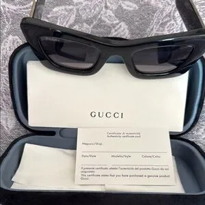 Gucci Black Sunglasses with Classic Frame Design Rectangular frame sunglasses in black | GUCCI® US main image 4